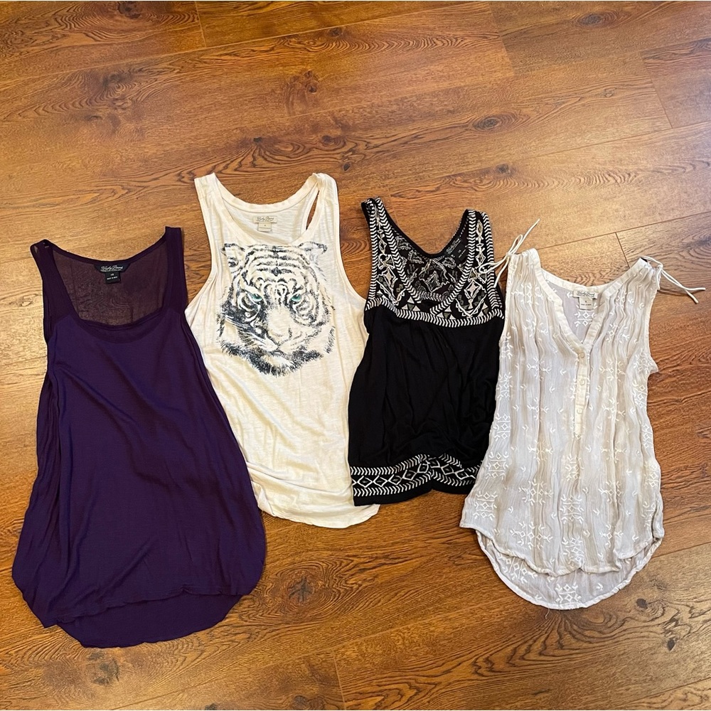 Bundle of 4 Lucky Brand Tanks S / XS